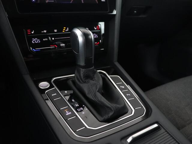 Volkswagen PASSAT 1.4 TSI PHEV GTE | Trekhaak | Stoelverwarming | Camera | Adaptive cruise | Carplay | Matrix LED | Navigatie | Massage | Climate control | Bluetooth | Plug In