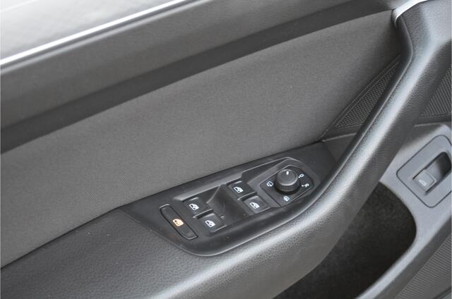 Volkswagen PASSAT Variant 1.5 TSI Comfort Pano | Comfortst. | Keyles | Carplay | Achteruitrij camera | Stoelverwarming