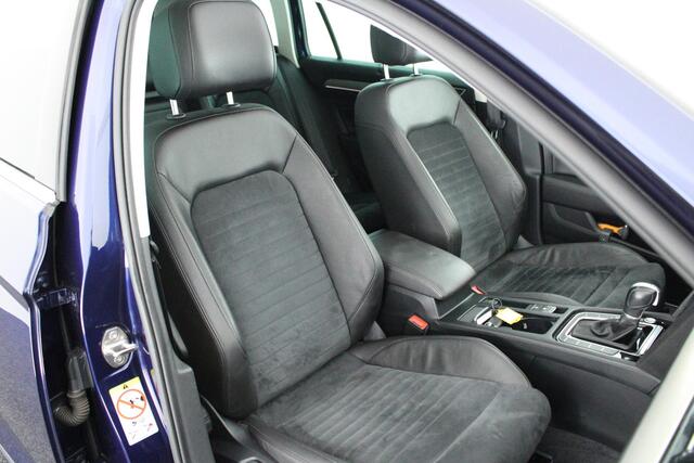 Volkswagen PASSAT Variant 1.4 TSI 150pk DSG Highline Panoramadak Stoelverwarming Navigatie Virtual Cockpit Stoelverwarming