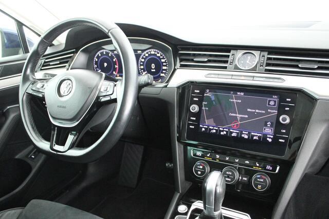 Volkswagen PASSAT Variant 1.4 TSI 150pk DSG Highline Panoramadak Stoelverwarming Navigatie Virtual Cockpit Stoelverwarming