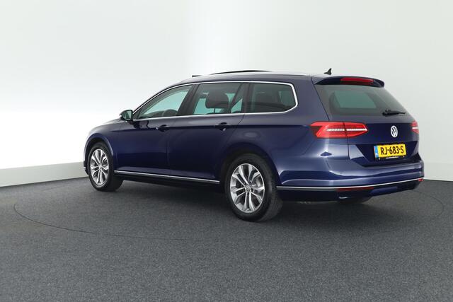 Volkswagen PASSAT Variant 1.4 TSI 150pk DSG Highline Panoramadak Stoelverwarming Navigatie Virtual Cockpit Stoelverwarming