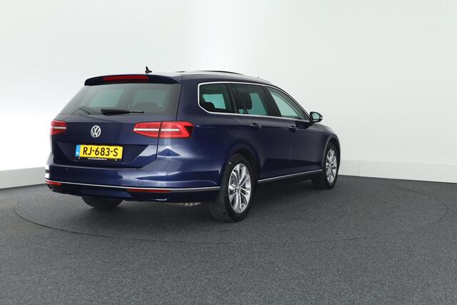 Volkswagen PASSAT Variant 1.4 TSI 150pk DSG Highline Panoramadak Stoelverwarming Navigatie Virtual Cockpit Stoelverwarming