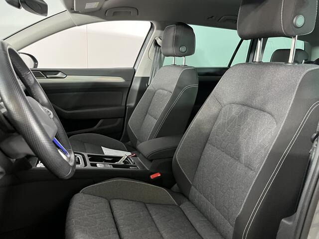 Volkswagen PASSAT Variant 1.4 TSI PHEV GTE Business / AUTOMAAT/ PARK.SENSOREN V+A/ CAMERA/ APP-CONNECT/ STOEL VERWARMING/ ACC/ NAVI/ DAB/ CLIMA/ LANE-ASSIST/ ISOFIX/ 17'' LMV