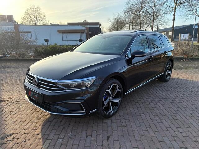 Volkswagen PASSAT 1.4 TSI GTE Hybride, Pano, Trekhaak, 360° Camera, Leder