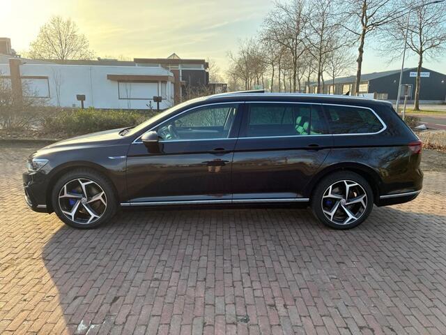 Volkswagen PASSAT 1.4 TSI GTE Hybride, Pano, Trekhaak, 360° Camera, Leder