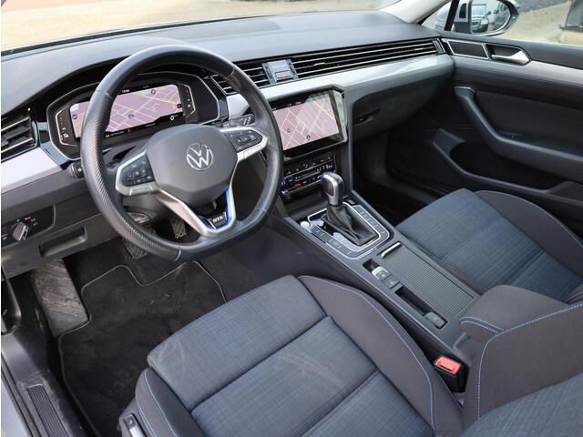 Volkswagen PASSAT Variant GTE 1.4 TSI PHEV 218PK | Panodak | Virtual | Camera | IQ Light Matrix | Stoel&Stuurverwarming | Trekhaak |