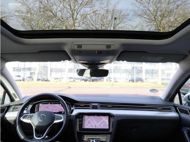 Volkswagen PASSAT Variant GTE 1.4 TSI PHEV 218PK | Panodak | Virtual | Camera | IQ Light Matrix | Stoel&Stuurverwarming | Trekhaak |
