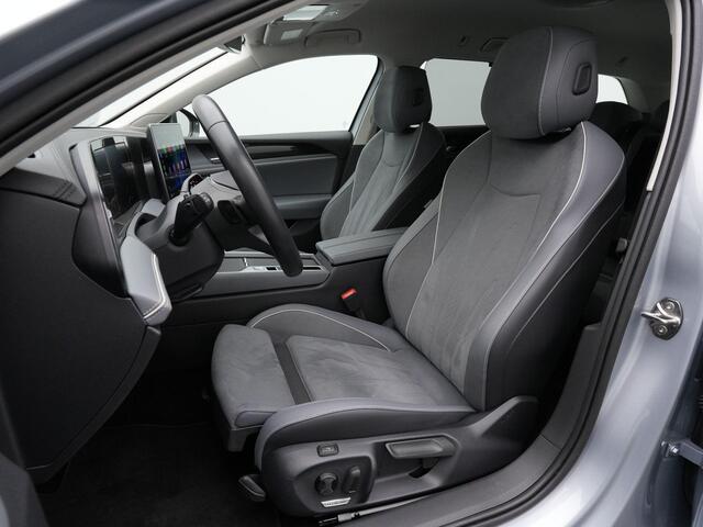 Volkswagen PASSAT Variant 1.5 eHybrid 204 pk DSG Business | IQ Light | Leder/alcantara | Achteruitrijcamera | Massage | Side Assist