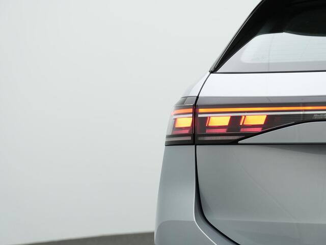 Volkswagen PASSAT Variant 1.5 eHybrid 204 pk DSG Business | IQ Light | Leder/alcantara | Achteruitrijcamera | Massage | Side Assist