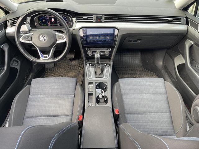 Volkswagen PASSAT Variant 1.4 TSI PHEV GTE Business 18"/Trekhaak/Panoramadak/Stoelverwarming v+a/Dodehoek/Adaptieve cruise/Elektrische klep