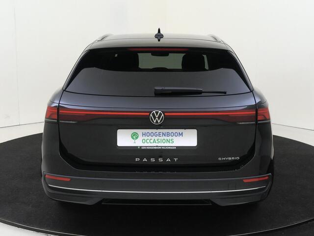 Volkswagen PASSAT Variant 1.5 eHybrid Business | Trekhaak | Achteruitrijcamera | Head-up display | 3-zone airco | Dodehoek detectie | Adaptieve cruise control | Stoel- en stuurwielverwarming |