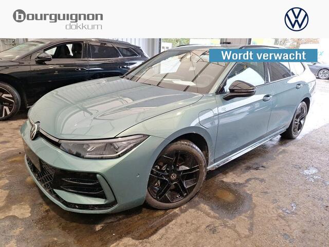 Volkswagen PASSAT Variant 1.5 eHybrid R-Line | Trekhaak | Pano | Blackstyle | 272 Pk | PHEV |