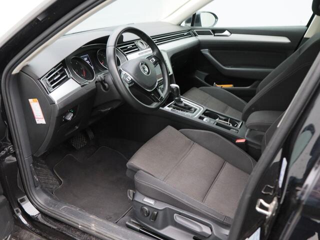 Volkswagen PASSAT Variant 2.0 TDi 150 Pk Automaat Comfortline Business | Adaptive Cruise | Climate Control | Navigatie | Carplay | Stoelverwarming | Parkeersensoren | Trekhaak | 16 Inch