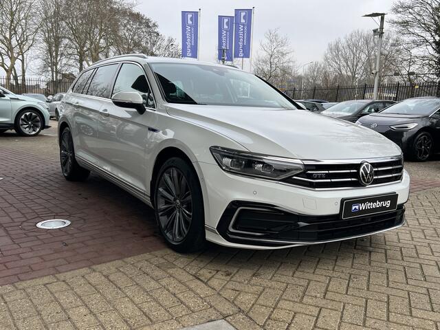 Volkswagen PASSAT Variant 1.4 TSI DSG PHEV GTE Business / Panorama dak / Ledere bekleding / Trekhaak / Led Matrix
