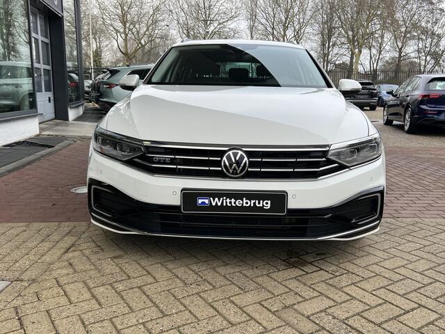 Volkswagen PASSAT Variant 1.4 TSI DSG PHEV GTE Business / Panorama dak / Ledere bekleding / Trekhaak / Led Matrix