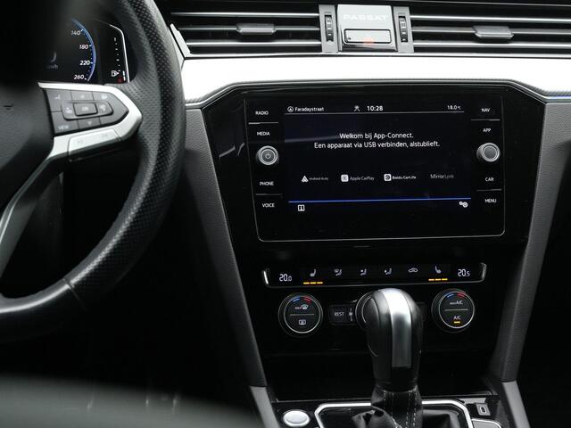Volkswagen PASSAT Variant 1.5 TSI 150 pk DSG Elegance Business R / R-Line | Panoramadak | Trekhaak | Leder | Geheugenstoel-/massagestoel | IQ Light