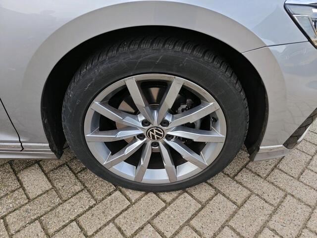 Volkswagen PASSAT Variant 1.5 TSI 150pk R-Line Business Plus DSG Automaat Camera / R-Line / Navigatie / Clima / El. A-Klep / Parkeersensoren / Stoelverwarming