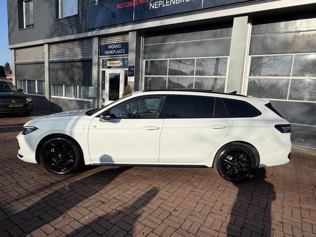 Volkswagen PASSAT Variant 1.5 eHybrid R-Line Edition | 272 Pk AutomaatMatrix LED | Panoramadak | Head-Up | Black Style | Trekhaak | 18" | 40.050 Km!!