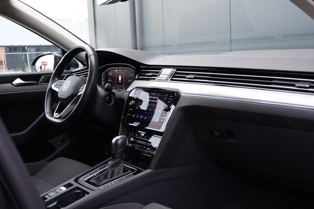Volkswagen PASSAT Variant 1.5 TSI Business Automaat | Panoramadak | Elektr. Trekhaak | Stoelverwarming | Camera | Keyless | Adaptieve Cruise Control