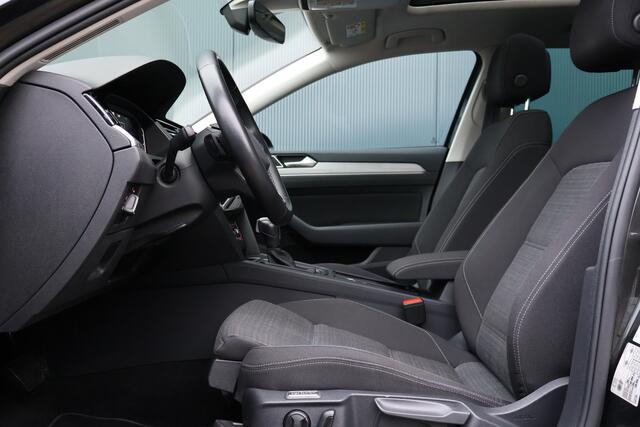 Volkswagen PASSAT Variant 1.5 TSI Business Automaat | Panoramadak | Elektr. Trekhaak | Stoelverwarming | Camera | Keyless | Adaptieve Cruise Control