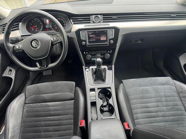 Volkswagen PASSAT Variant 1.4 TSI ACT Highline Business R | Airco | Elektrische ramen | Grote laadruimte | Dakrails | Navigatie | CarPlay | APK tot -21-11-2026 |