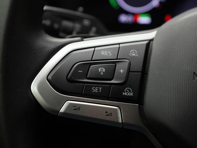 Volkswagen PASSAT Variant 1.5eHybrid 150kW/204PK Business DSG · Trekhaak · Apple/Android Car Play · Massagefunctie · Camera + Parkeersensoren · Stoelverwarming · Head-up display · Garantie t/m 03-04-2027