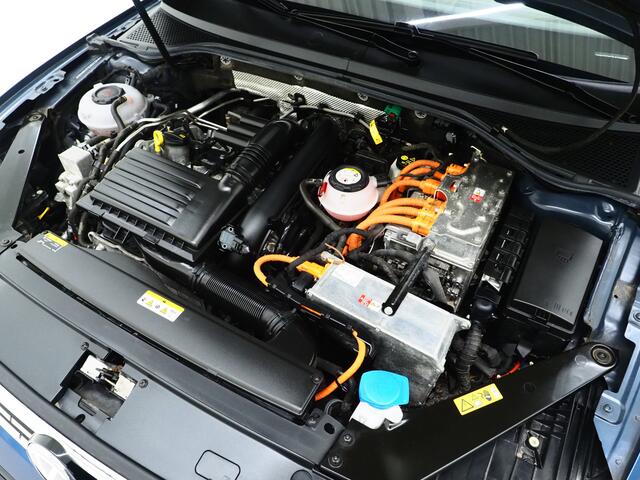 Volkswagen PASSAT Variant 1.4 TSI PHEV GTE | Leder | Trekhaak | Adaptive Cruise | Sfeerlicht | DAB | Climate | Matrix | Carplay