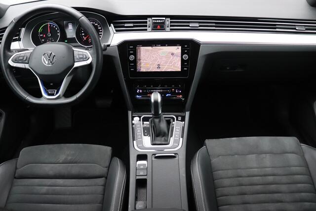 Volkswagen PASSAT Variant 1.4 TSI PHEV GTE Massage Trekhaak 360 LED