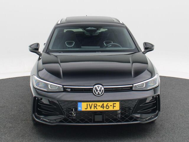 Volkswagen PASSAT R-Line Edition 1.5 eHybrid 204 PK | Panoramadak | Trekhaak | 360 Camera | Sportstoelen | Stoel- & Stuurverwarming |