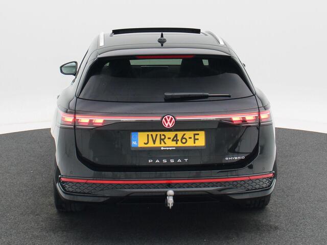 Volkswagen PASSAT R-Line Edition 1.5 eHybrid 204 PK | Panoramadak | Trekhaak | 360 Camera | Sportstoelen | Stoel- & Stuurverwarming |