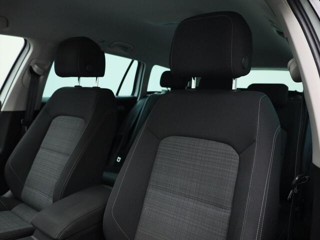 Volkswagen PASSAT Variant 1.5TSI/150PK DSG Comfort Business DSG · Navigatie · Trekhaak · Apple/Android Car Play ·