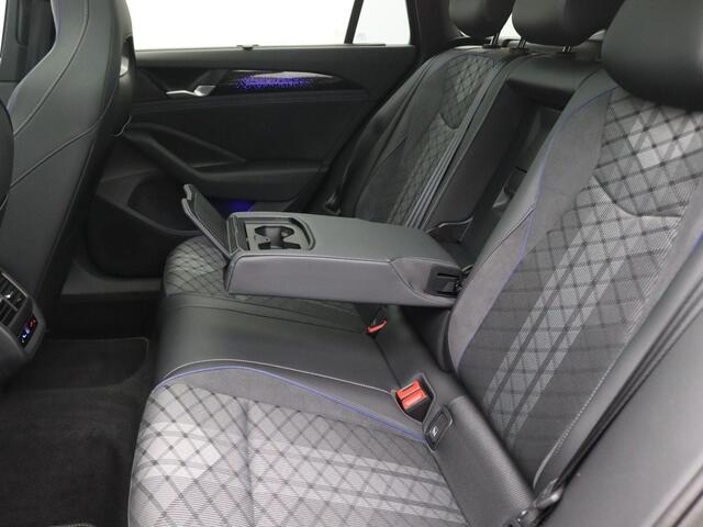 Volkswagen PASSAT Variant 1.5 eHybrid R-Line Edition 272PK DSG SOH 100%, Pano-Schuifdak, Trekhaak, Black Style, Keyless, Side Assist, Elektr. Achterklep, Voorruitverwarming, Stoel-Stuurverwarming, 18" LM Velgen, Navi