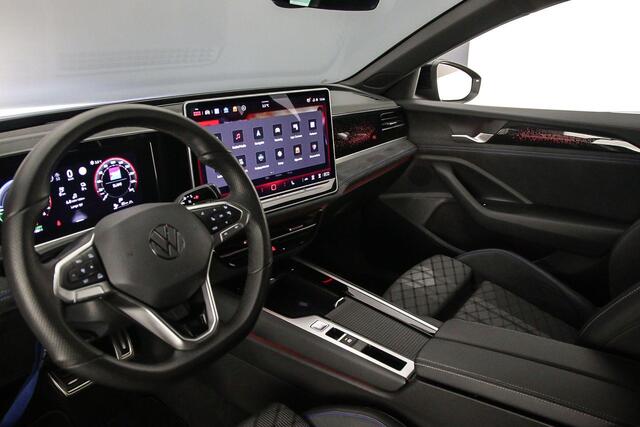 Volkswagen PASSAT Variant R-Line Edition 1.5 TSI eHybrid 272pk DSG Automaat Trekhaak, Panoramadak, Black style, 360 camera, Elektrische achterklep, Adaptive cruise control