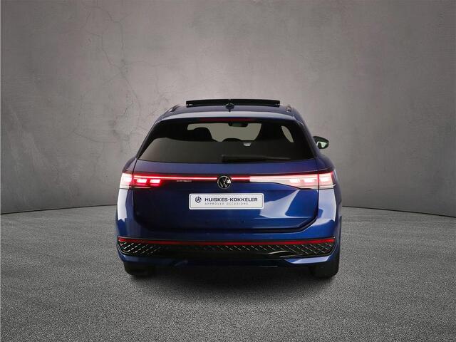 Volkswagen PASSAT Variant R-Line Edition 1.5 TSI eHybrid 272pk DSG Automaat Trekhaak, Panoramadak, Black style, 360 camera, Elektrische achterklep, Adaptive cruise control