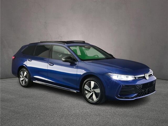 Volkswagen PASSAT Variant R-Line Edition 1.5 TSI eHybrid 272pk DSG Automaat Trekhaak, Panoramadak, Black style, 360 camera, Elektrische achterklep, Adaptive cruise control