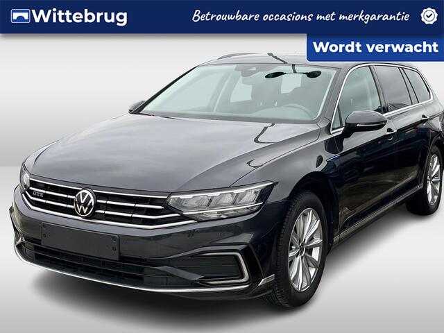 Volkswagen PASSAT Variant 1.4 TSI PHEV 218PK GTE Business / Panoramadak / Zwenkbare Trekhaak / LED / Achteruitrijcamera / Stoelverwarming