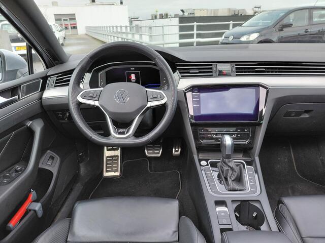 Volkswagen PASSAT Variant 1.5 TSI R-Line Business | Leder | Panoramadak | Trekhaak | VERWACHT |