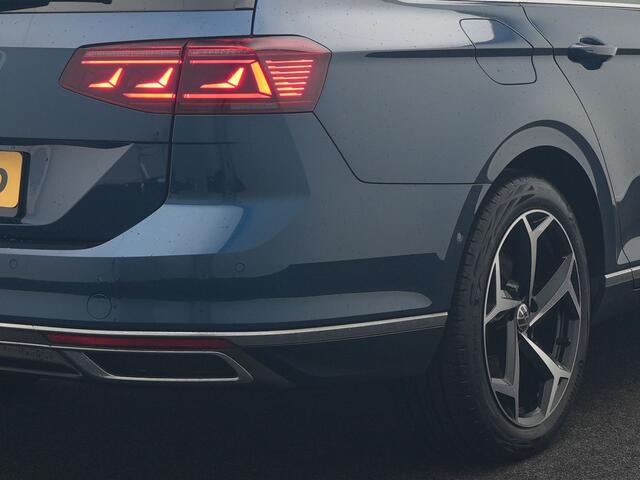 Volkswagen PASSAT Variant GTE Business Plug In Hybrid 218pk Dealer O.H PHEV | Trekhaak af Fabriek | Alcantara Sportstoelen Massage | Camera | Virtual | 18"L.M | Keyless | Matrix LED | Apple Carplay |