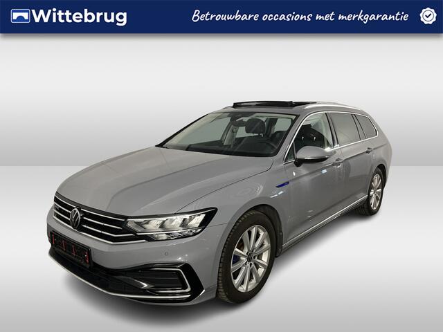 Volkswagen PASSAT Variant 1.4 TSI PHEV GTE / AUTOMAAT/ PANO/ TREKHAAK/ ELEK.ACHTERKLEP/ STOELVERWARMING/ PARK.SENSOREN V+A/ 360 CAMERA/ KEYLESS/ APP-CONNECT/ ACC/ NAVI/ DAB/ CLIMA/ 17'' LMV