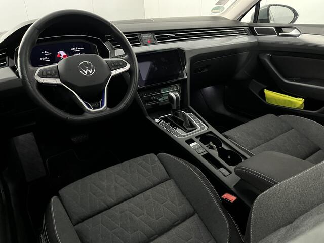Volkswagen PASSAT Variant 1.4 TSI PHEV GTE / AUTOMAAT/ PANO/ TREKHAAK/ ELEK.ACHTERKLEP/ STOELVERWARMING/ PARK.SENSOREN V+A/ 360 CAMERA/ KEYLESS/ APP-CONNECT/ ACC/ NAVI/ DAB/ CLIMA/ 17'' LMV