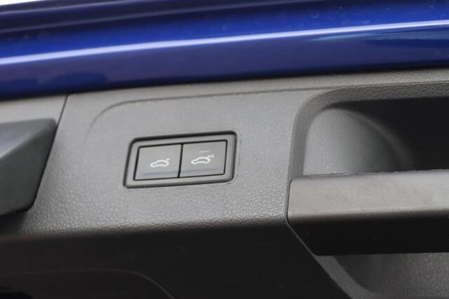 Volkswagen PASSAT Variant 1.5 TSI R-Line Business + 150pk DSG7 | Stoelverwarming | Carplay | Camera | IQ. Drive