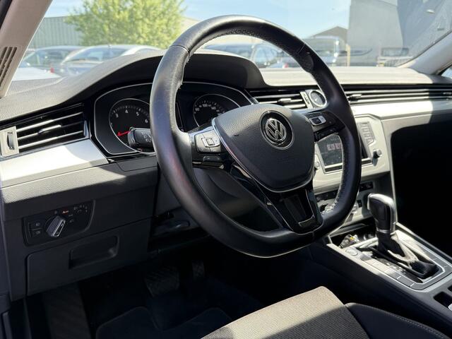 Volkswagen PASSAT BWJ 2017 | 1.8TSI 180PK Highline AUTOMAAT | TREKHAAK | STOEL&STUUR VERW | VERW ACHTERBANK | ADAPT. CRUISE | CLIMA | NAVI | PDC | LMV | MULTIFUNCT. STUUR