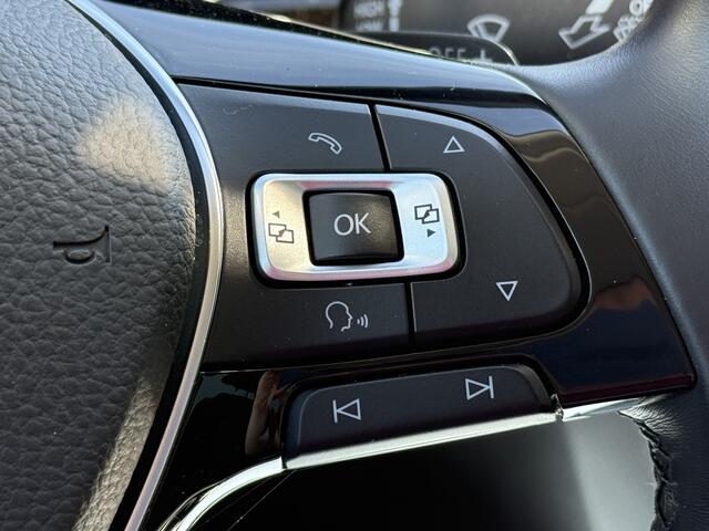 Volkswagen PASSAT BWJ 2017 | 1.8TSI 180PK Highline AUTOMAAT | TREKHAAK | STOEL&STUUR VERW | VERW ACHTERBANK | ADAPT. CRUISE | CLIMA | NAVI | PDC | LMV | MULTIFUNCT. STUUR