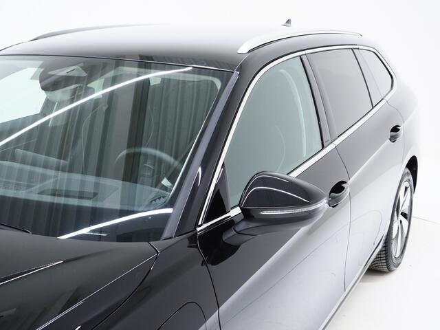 Volkswagen PASSAT Variant 1.5 eHybrid 204PK | Massage | Trekhaak | HUD | Camera | Adaptive Cruise | Sfeerlicht | Carplay