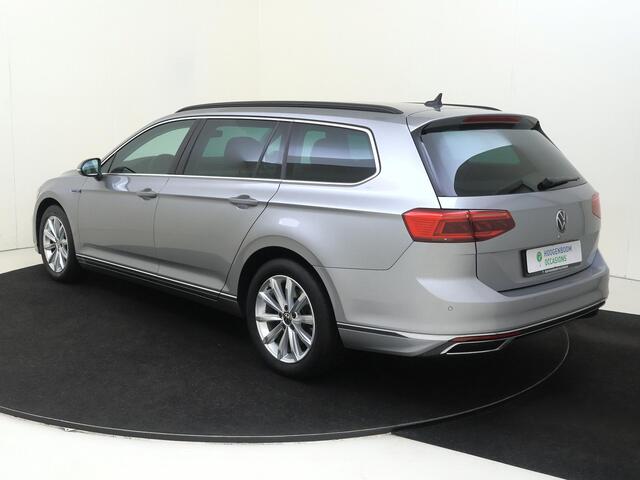 Volkswagen PASSAT Variant 1.4 TSI PHEV GTE Business | LED matrix verlichting | Navigatie | Achteruitrijcamera | 3-zone airco | CarPlay | Adaptieve cruise control | Elektrische achterklep |