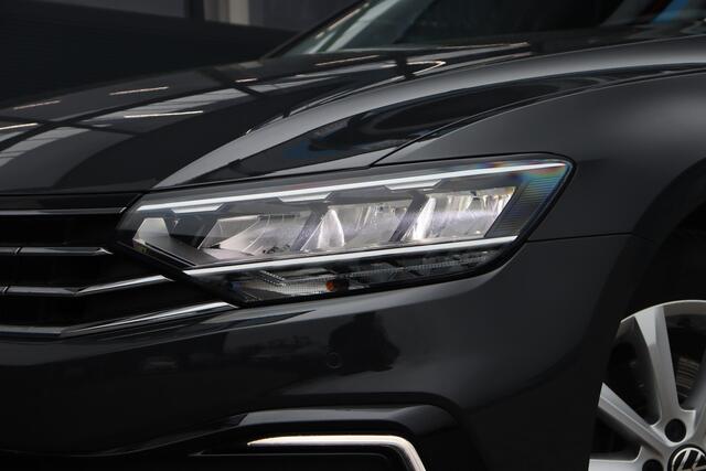 Volkswagen PASSAT Variant 1.4 TSI PHEV GTE Business | Pano | Trekhaak | Camera |