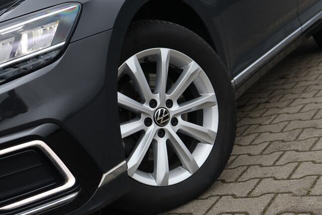 Volkswagen PASSAT Variant 1.4 TSI PHEV GTE Business | Pano | Trekhaak | Camera |