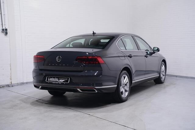 Volkswagen PASSAT 1.5 TSI Elegance 1e Eig. NAP DAB ACC Virtual cockpit Navi Clima Apple-carplay Sportstoelen Leder-alcantara Stoelverwarming PDC-v+a