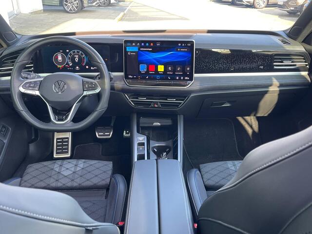 Volkswagen PASSAT Variant 1.5 eTSI 150PK DSG R-Line Business / Fabrieksgarantie tot 10-06 2028 / Trekhaak / Panoramadak / 18'' LMV / VW