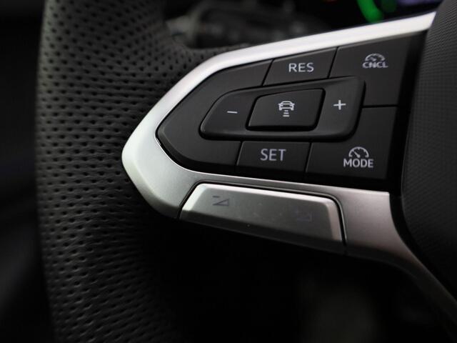 Volkswagen PASSAT Variant 1.5eHybrid 200kW/272PK R-Line DSG · Panoramadak · Trekhaak · Leder · Garantie t/m 05-05-2030 of 100000km